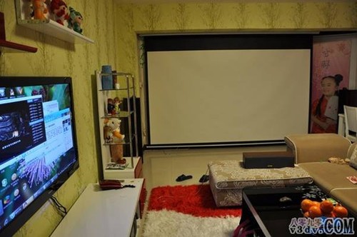 家装投影仪和幕布选择什么牌子的好?-哪个牌子