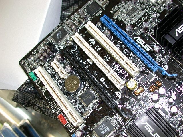 ��˶��ASUS��P5WD2 PremiumͼƬ���� ��4�� -ZOL�йش����ߵ�4��