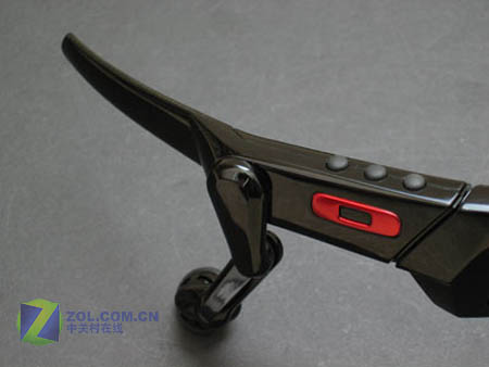 MP3 ���������ܰڿ� Oakley Thump 2ͼƬ����,ͼ3-ZOL�йش����ߵ�3��