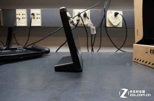 ͻ Razer EdgeϷƽԲ 
