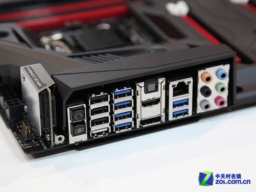 主板光纤接口怎么用_光纤的类型和接口的类型_optical接口与光纤连换