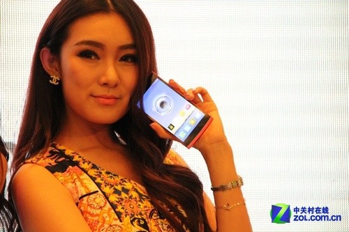 <em>女性</em>的福音 <em>朵唯iSuper S2</em>自拍神器发布_深圳