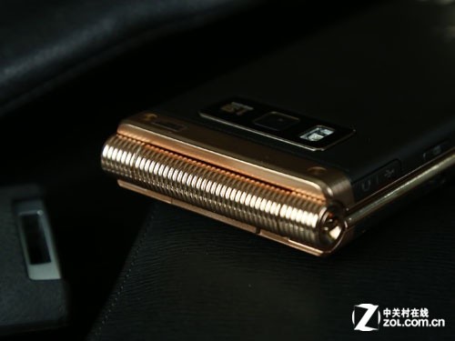奢华双屏四核翻盖机 三星W2014全面评测