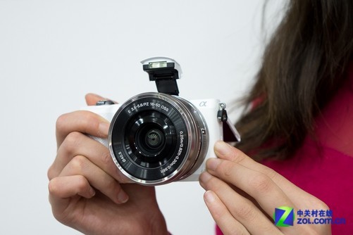 主打自拍功能 索尼微单A5000现场体验
