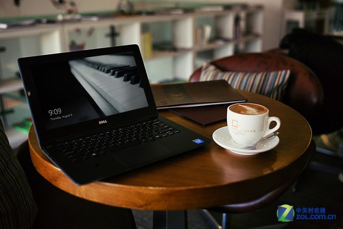 领衔移动办公 戴尔11 3000系唯美外拍