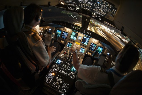 科技控肯定喜欢 探秘大型客机的驾驶舱_数码影
