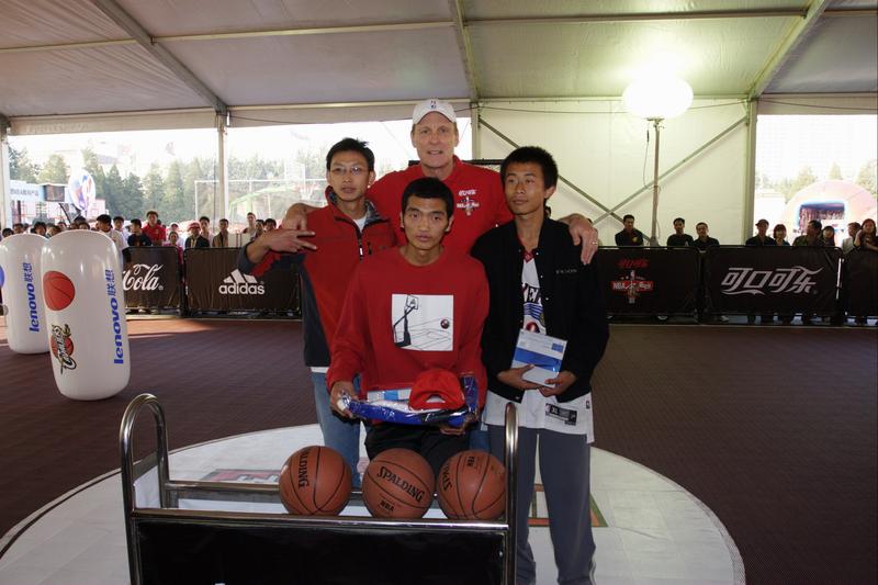 ��������NBA���껪�������Ʒ���ܹ�עͼƬ����,ͼ1-ZOL�йش����ߵ�1��