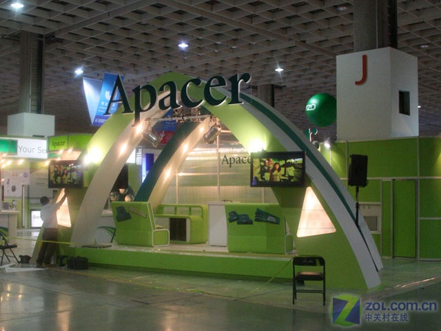 ������ ��հCOMPUTEX 08չ̨�ع�ͼƬ����,ͼ2-ZOL�йش����ߵ�2��