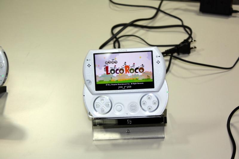 �����Ƕȿ��»� ϸ��PSP Go�ļ����ŵ�ͼƬ����,ͼ2-ZOL�йش����ߵ�2��