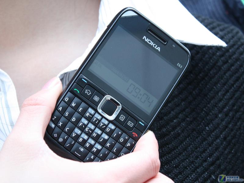 【人物展示图】诺基亚E63黑色外观图片 图4-Z