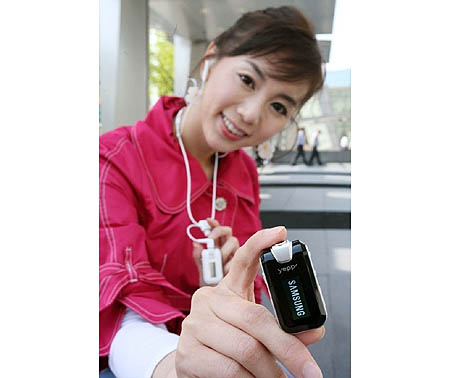 ��һ����������F2 1GB�ۼ�ԼΪ1000ԪͼƬ����,ͼ2-ZOL�йش����ߵ�2��