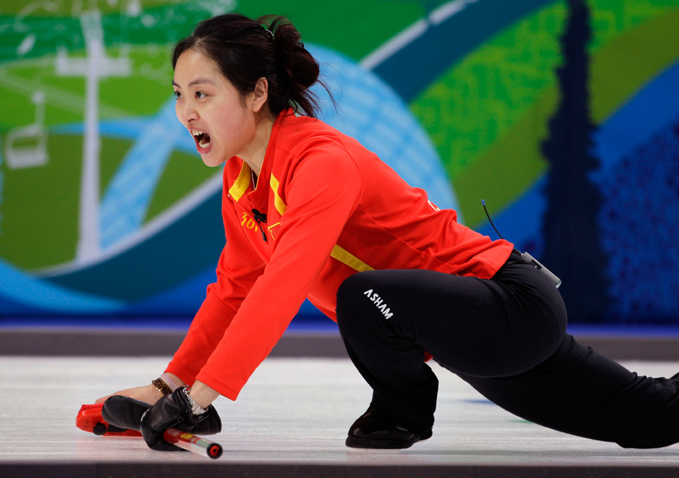 <em>中国</em>运动员在<em>女子冰壶比赛</em>中