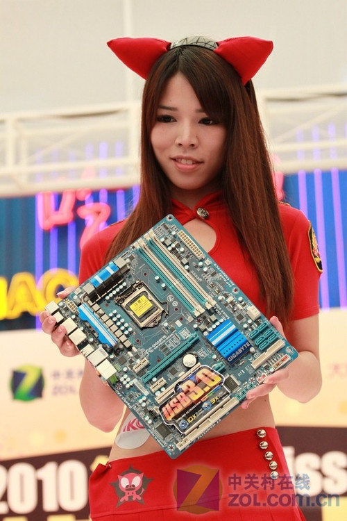 <em>瘪</em>脸妹风情万种 看ZOL展台的<em>美女</em>与主板_技嘉