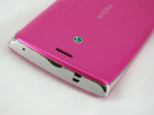 粉粉嫩嫩好甜美 樱红Xperia arc亮相日本_手机