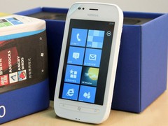 第二波WP7主打机型 诺基亚710上市开卖