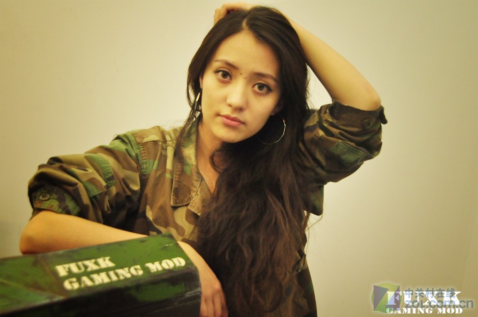 <em>迷彩美女</em>助阵 华硕TUF MOD机箱靓图赏-第8页