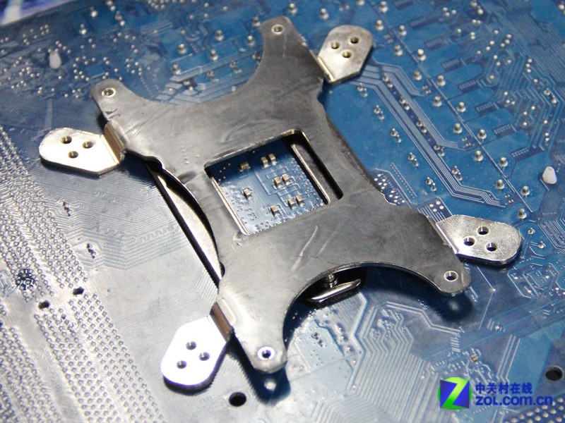 【高清图】扣具是关键 CPU散热器安装七大注