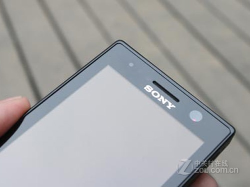 【室外效果图】索尼ST25i黑色听筒图片 图3-Z