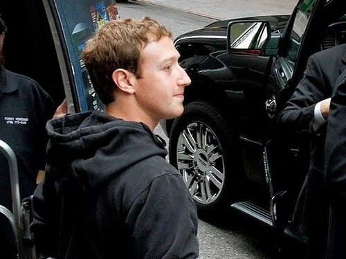 Facebook��ʽ����IPO·�� ���˲����ϯ 