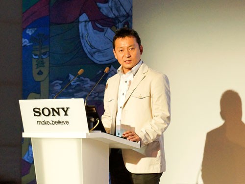 微单TM也“自拍”索尼推出四款α新品