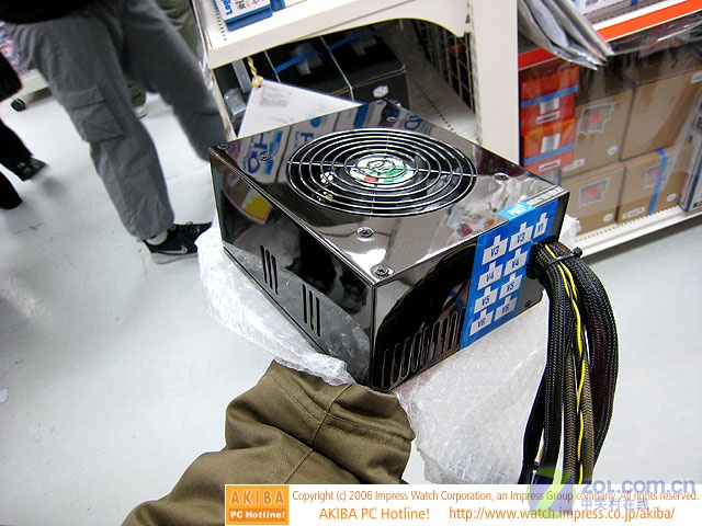����1100W ��֧��4��R600��Դ�ձ�����ͼƬ����,ͼ1-ZOL�йش����ߵ�1��