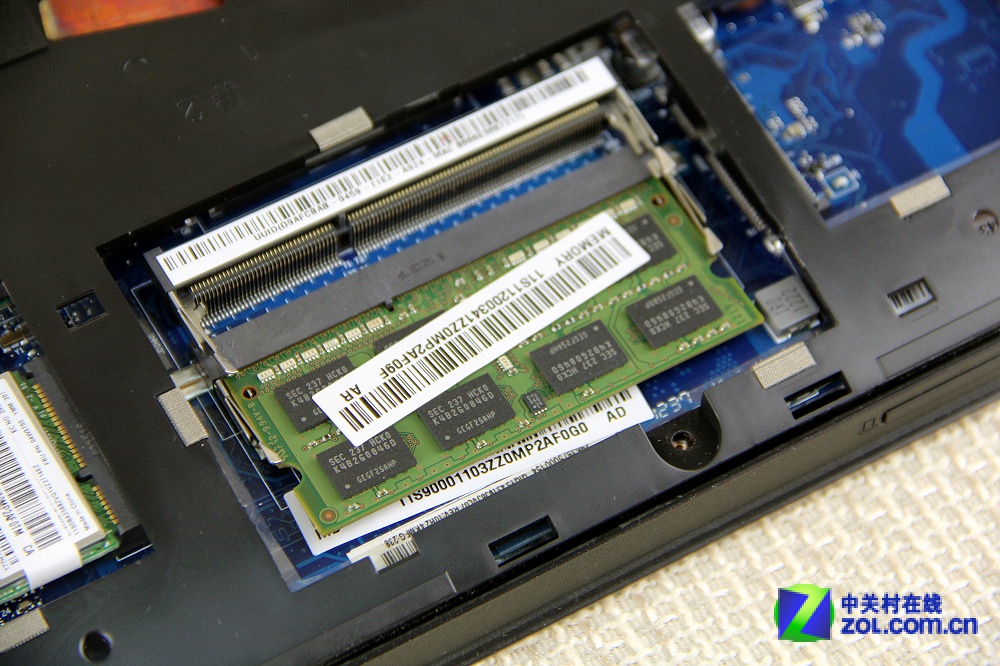 【高清图】 内部结构真相大白 联想y400游戏本拆解图4