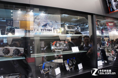 CeBIT΢��չ̨���콢����Ϸ�豸������ 