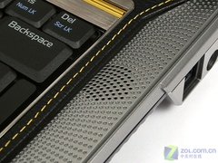 左右两侧的扬声器