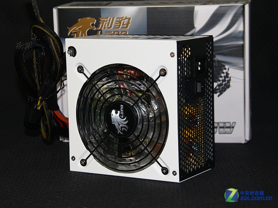 黑白配色86%高效率 利豹mx550电源图赏