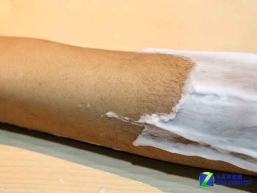 剃毛过程中剃毛后效果剃毛后特写对比图剃毛刀除毛虽然简便并且没有