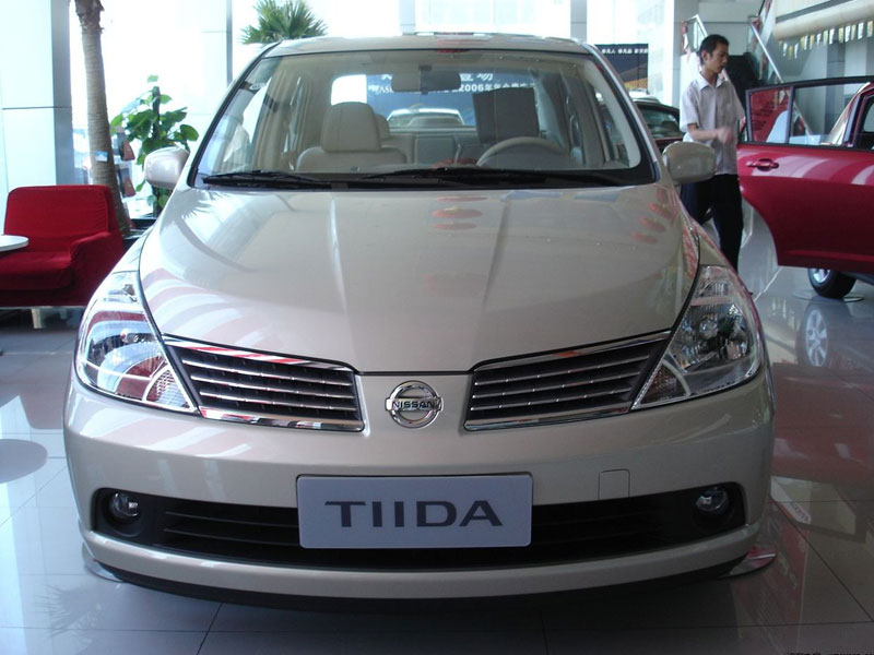 东风日产颐达 1.6je mt