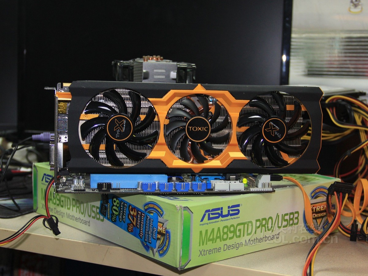 蓝宝石toxic r9 270x 2g gddr5 with boost