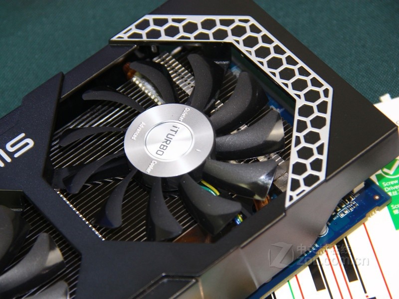 his r7 260x ipower iceq x2 2gb gddr5 实拍图(1/20)