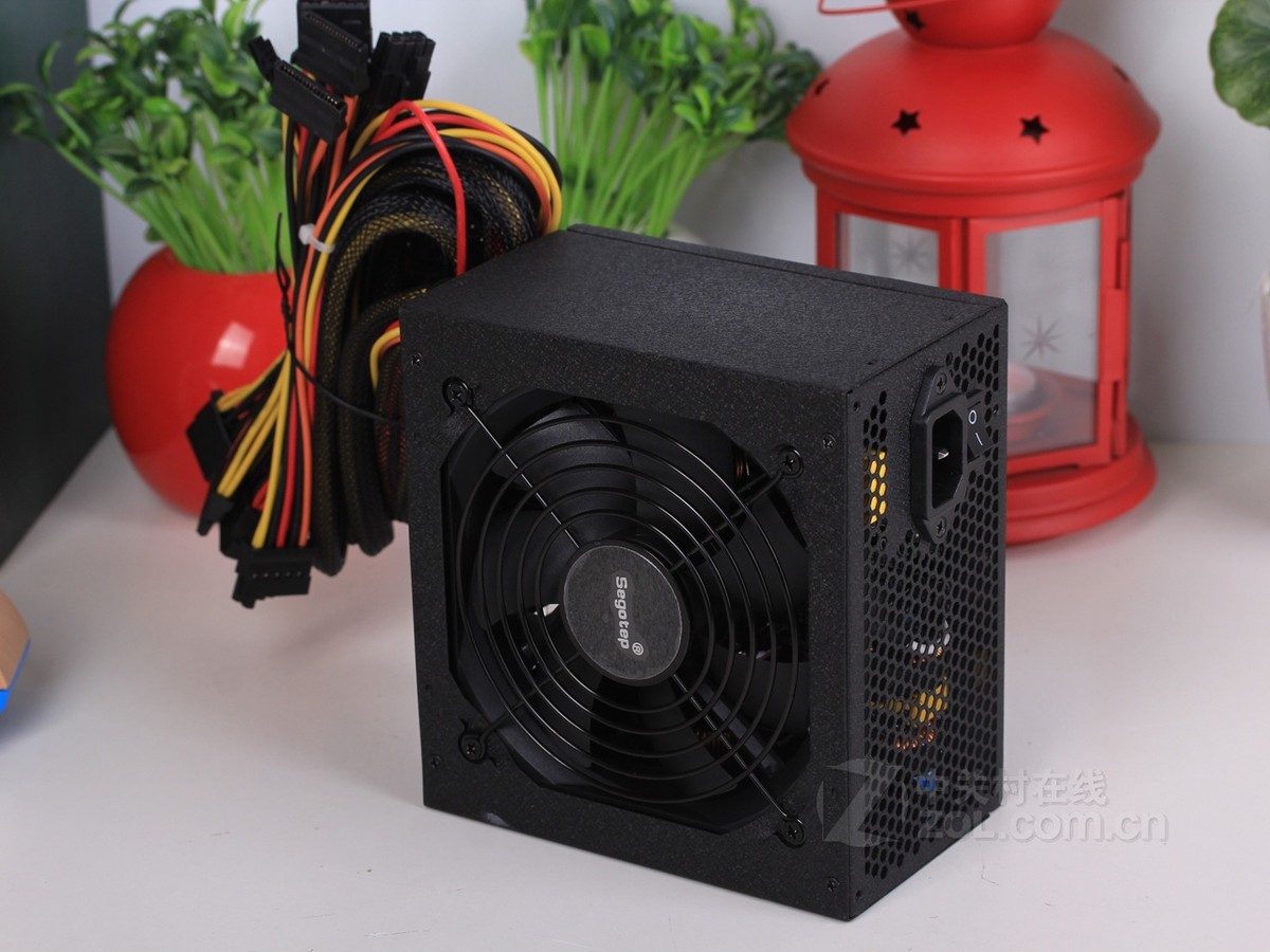 电源 鑫谷电源 鑫谷gp600g黑金版 图片 效果图3 / 16隐藏