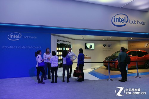 直击CES英特尔展台 多款2合1电脑亮相