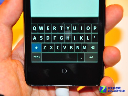 Firefox OSϵͳ С�ɻ�ΪY300�ս�MWC 