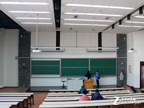 中西合璧 探秘北大教室投影设备系列2