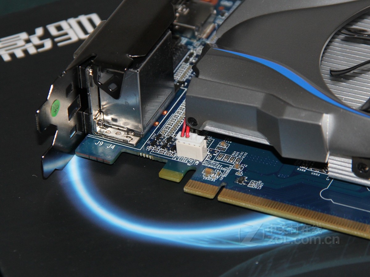 影驰geforce gt740黑将