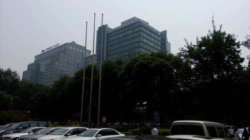 超高屏占比+仿皮后盖 飞利浦I928全面评测