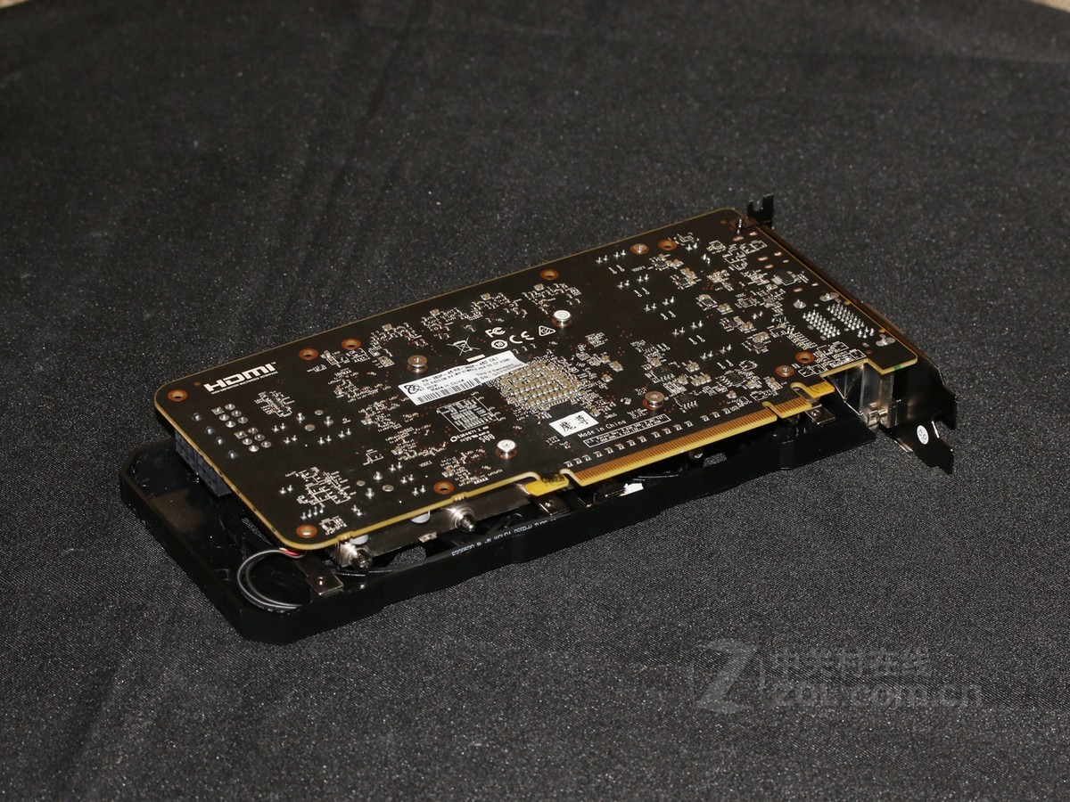 显卡 xfx讯景显卡 xfx讯景r9 380 4g 图片 实拍图 8 / 13隐藏