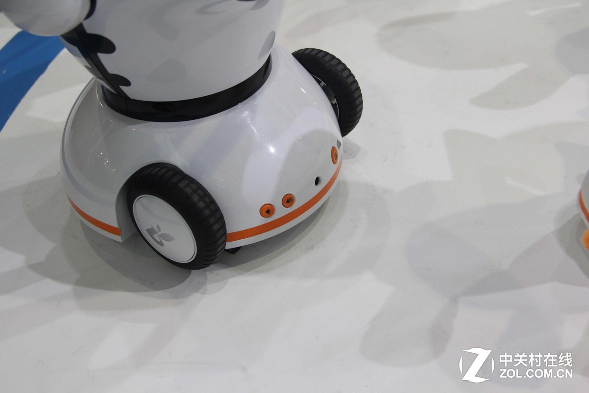 【高清图】 可编程儿童互动伙伴 小萝卜早教机器人图2