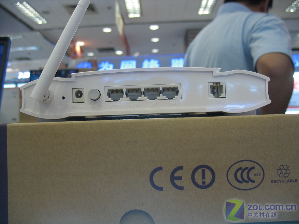 【高清图】白色贝壳造型 华为adsl功能无线路由器图4-zol中关村在线