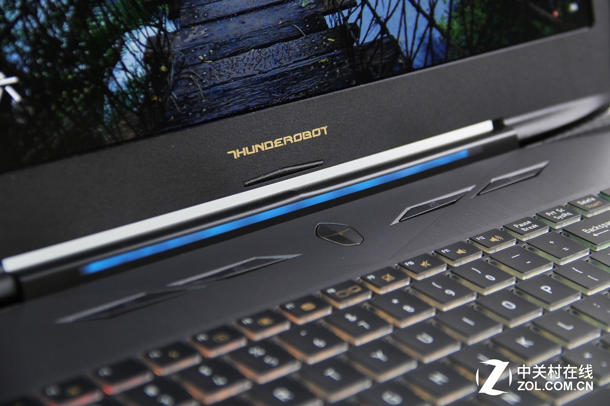 【高清图】 梦幻般的游戏本 雷神911 targa-t6c评测图4
