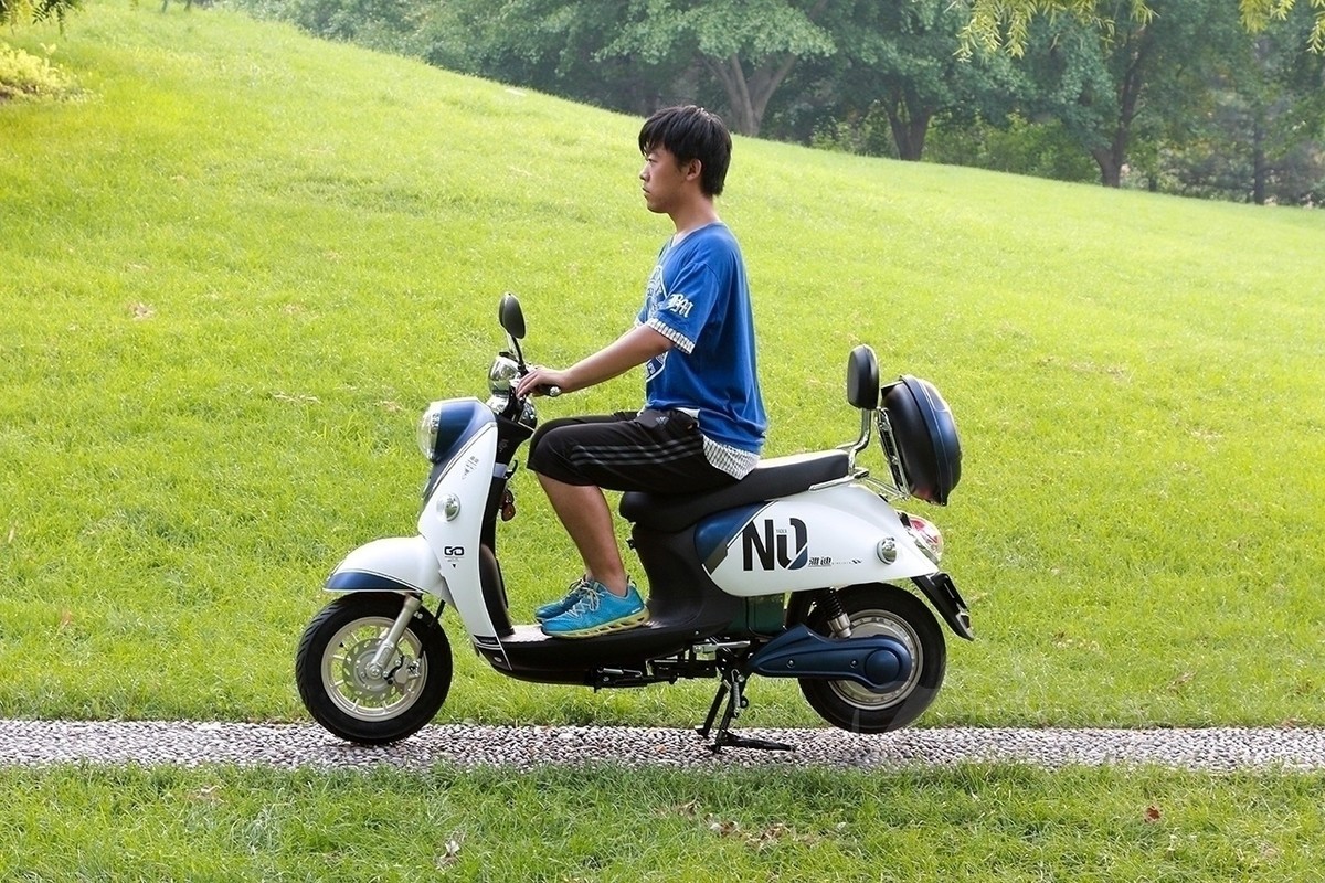 雅迪电摩m-米兰w60