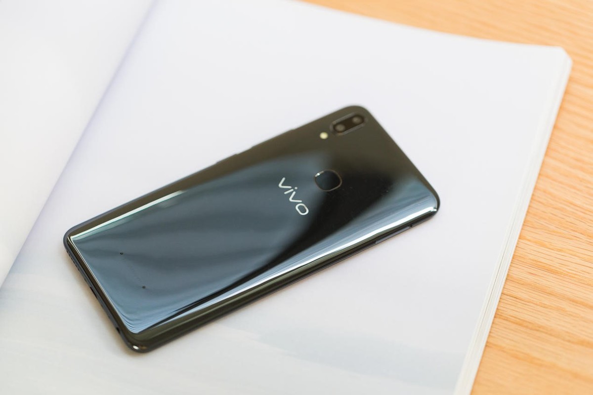 手机 vivo手机 vivo z1(6gb ram/全网通) 图片 返回综述页1 / 13隐藏