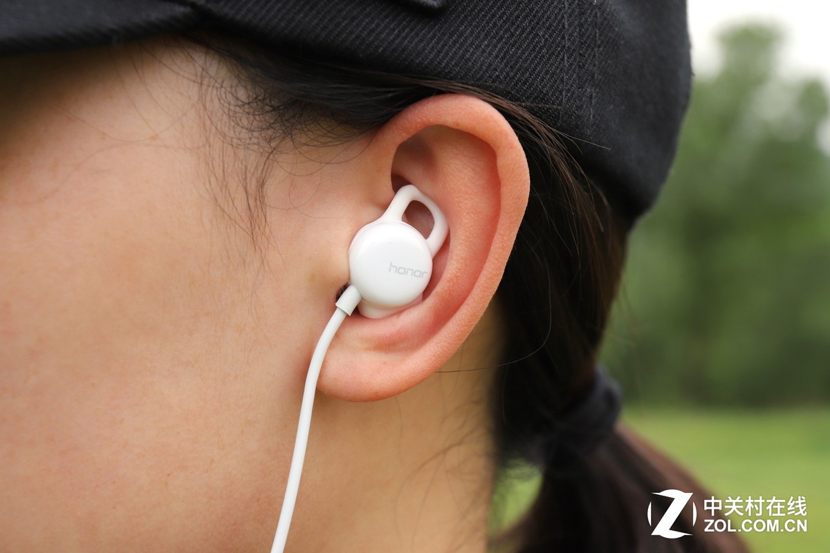 【高清图】 颠覆有线耳机体验 荣耀心晴耳机有何亮点图2