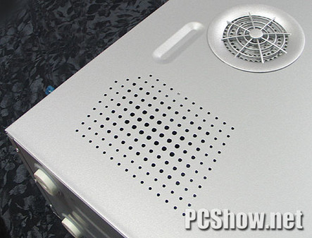 把主机放到冰箱里 世纪之星V02机箱大拆解