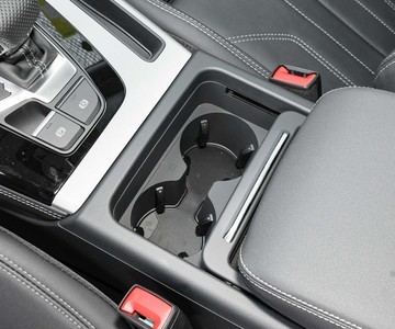 �µ�Q5L 2024�� 40 TFSI ʱ�ж������пط�����2
