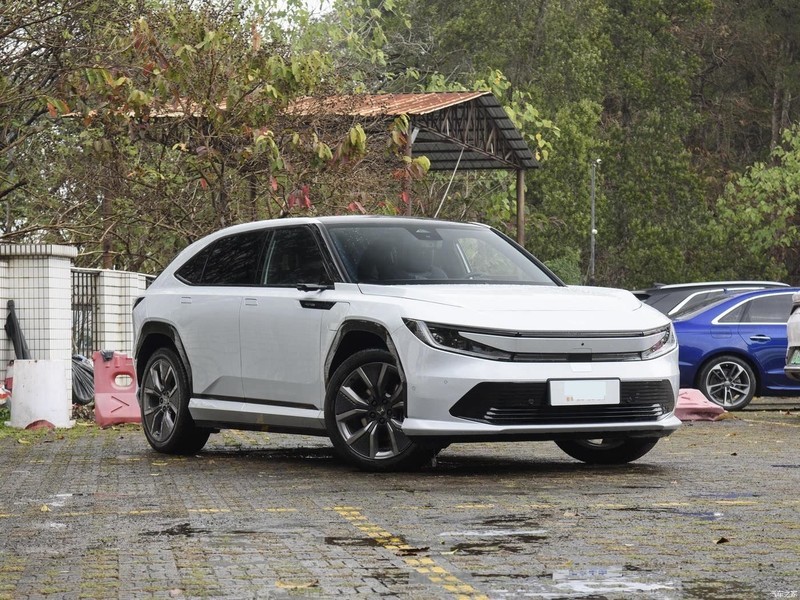 ���� ����Honda P7 2025�� ����������Plus