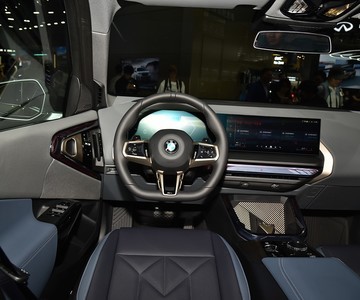 ����X3 2025�� xDrive25L ������װ�пط�����3